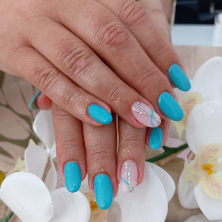 Manicura semipermanente

Esmaltado semipermanente

Decoración de uñas

Nail art profesional

Diseño de uñas personalizado

Uñas bonitas y du
