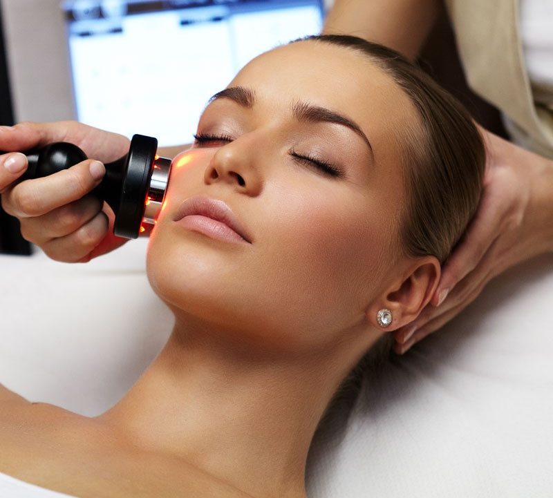 rostro en camilla Radiofrecuencia facial

Tratamiento facial reafirmante

Rejuvenecimiento sin cirugía

Estética avanzada

Lifting facial 